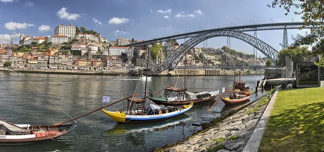 Walk on the Ponte Dom Luís I