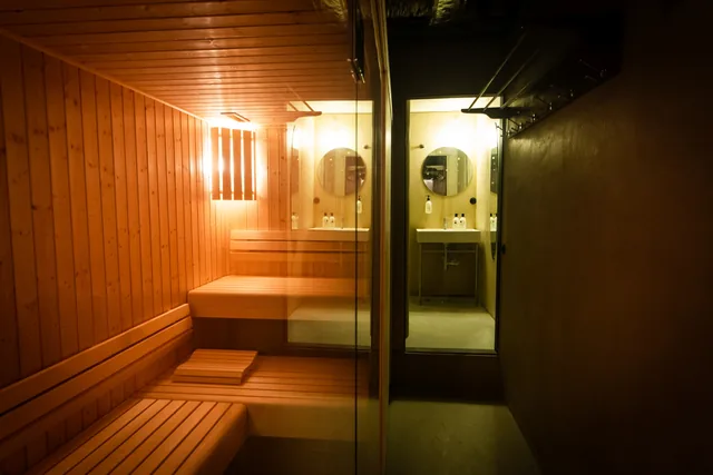 No jacuzzi in the sleeping boxes but hot stuff happens on the outside !