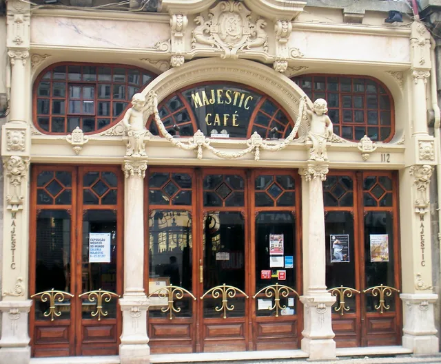 Take a coffee in the Majestic café